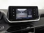 Peugeot 2008 1.2 PureTech Allure Pack 131Pk (VIRTUAL COCKPIT, APPLE CARPLAY, GROOT NAVI, LEDER, 360 CAMERA, SPORTSTOELEN, GETINT GLAS, KEYLESS, TREKHAAK, NIEUWSTAAT)