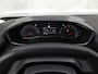 Peugeot 2008 1.2 PureTech Allure Pack 131Pk (VIRTUAL COCKPIT, APPLE CARPLAY, GROOT NAVI, LEDER, 360 CAMERA, SPORTSTOELEN, GETINT GLAS, KEYLESS, TREKHAAK, NIEUWSTAAT)