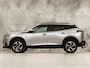 Peugeot 2008 1.2 PureTech Allure Pack 131Pk (VIRTUAL COCKPIT, APPLE CARPLAY, GROOT NAVI, LEDER, 360 CAMERA, SPORTSTOELEN, GETINT GLAS, KEYLESS, TREKHAAK, NIEUWSTAAT)