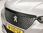 Peugeot 2008 1.2 PureTech Allure Pack 131Pk (VIRTUAL COCKPIT, APPLE CARPLAY, GROOT NAVI, LEDER, 360 CAMERA, SPORTSTOELEN, GETINT GLAS, KEYLESS, TREKHAAK, NIEUWSTAAT)