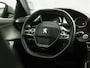 Peugeot 2008 1.2 PureTech Allure Pack 131Pk (VIRTUAL COCKPIT, APPLE CARPLAY, GROOT NAVI, LEDER, 360 CAMERA, SPORTSTOELEN, GETINT GLAS, KEYLESS, TREKHAAK, NIEUWSTAAT)