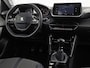 Peugeot 2008 1.2 PureTech Allure Pack 131Pk (VIRTUAL COCKPIT, APPLE CARPLAY, GROOT NAVI, LEDER, 360 CAMERA, SPORTSTOELEN, GETINT GLAS, KEYLESS, TREKHAAK, NIEUWSTAAT)