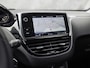 Peugeot 208 1.2 PureTech Signature (APPLE CARPLAY, LOGISCH NAP, NAVIGATIE, GETINT GLAS, SPORTSTOELEN, PARKEERSENSOREN, LM VELGEN, CRUISE, NIEUWSTAAT)