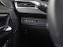 Peugeot 208 1.2 PureTech Signature (APPLE CARPLAY, LOGISCH NAP, NAVIGATIE, GETINT GLAS, SPORTSTOELEN, PARKEERSENSOREN, LM VELGEN, CRUISE, NIEUWSTAAT)