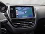 Peugeot 208 1.2 PureTech Signature (APPLE CARPLAY, LOGISCH NAP, NAVIGATIE, GETINT GLAS, SPORTSTOELEN, PARKEERSENSOREN, LM VELGEN, CRUISE, NIEUWSTAAT)