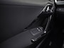 Peugeot 208 1.2 PureTech Signature (APPLE CARPLAY, LOGISCH NAP, NAVIGATIE, GETINT GLAS, SPORTSTOELEN, PARKEERSENSOREN, LM VELGEN, CRUISE, NIEUWSTAAT)