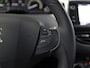 Peugeot 208 1.2 PureTech Signature (APPLE CARPLAY, LOGISCH NAP, NAVIGATIE, GETINT GLAS, SPORTSTOELEN, PARKEERSENSOREN, LM VELGEN, CRUISE, NIEUWSTAAT)