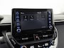 Toyota Corolla 1.8 Hybrid Sport Automaat (VIRTUAL COCKPIT, APPLE CARPLAY, CAMERA, STUUR/STOELVERWARMING, SPORTSTOELEN, ADAPTIVE CRUISE, ZWART HEMEL, NIEUWE APK, NIEUWSTAAT)