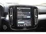 Volvo XC40 B4 211PK Automaat Plus Dark / Adaptive Cruise control / Harman Kardon / Elektrisch verstelbare stoelen met geheugen / Stoel- en stuurverwarming / Elektrisch panorama schuifdak / Extra getint glas
