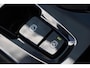 Volvo XC40 B4 211PK Automaat Plus Dark / Adaptive Cruise control / Harman Kardon / Elektrisch verstelbare stoelen met geheugen / Stoel- en stuurverwarming / Elektrisch panorama schuifdak / Extra getint glas