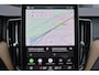 Volvo XC60 T6 Recharge AWD Ultra Dark - Luchtvering - Panorama/schuifdak - IntelliSafe Assist & Surround - 360º Camera - Harman/Kardon audio - Adaptieve LED koplampen - Verwarmde voorstoelen, stuur & achterbank - Parkeersensoren voor & achter - Elektr. bedienb. voorstoelen met geheugen - Head up display - Draadloze tel. lader - Extra getint glas - Inklapbare trekhaak - 20' LMV