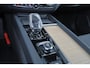 Volvo XC60 T6 Recharge AWD Ultra Dark - Luchtvering - Panorama/schuifdak - IntelliSafe Assist & Surround - 360º Camera - Harman/Kardon audio - Adaptieve LED koplampen - Verwarmde voorstoelen, stuur & achterbank - Parkeersensoren voor & achter - Elektr. bedienb. voorstoelen met geheugen - Head up display - Draadloze tel. lader - Extra getint glas - Inklapbare trekhaak - 20' LMV