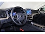 Volvo XC60 T6 Recharge AWD Ultra Dark - Luchtvering - Panorama/schuifdak - IntelliSafe Assist & Surround - 360º Camera - Harman/Kardon audio - Adaptieve LED koplampen - Verwarmde voorstoelen, stuur & achterbank - Parkeersensoren voor & achter - Elektr. bedienb. voorstoelen met geheugen - Head up display - Draadloze tel. lader - Extra getint glas - Inklapbare trekhaak - 20' LMV