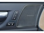 Volvo XC60 T6 Recharge AWD Ultra Dark - Luchtvering - Panorama/schuifdak - IntelliSafe Assist & Surround - 360º Camera - Harman/Kardon audio - Adaptieve LED koplampen - Verwarmde voorstoelen, stuur & achterbank - Parkeersensoren voor & achter - Elektr. bedienb. voorstoelen met geheugen - Head up display - Draadloze tel. lader - Extra getint glas - Inklapbare trekhaak - 20' LMV