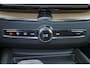 Volvo XC60 T6 Recharge AWD Ultra Dark - Luchtvering - Panorama/schuifdak - IntelliSafe Assist & Surround - 360º Camera - Harman/Kardon audio - Adaptieve LED koplampen - Verwarmde voorstoelen, stuur & achterbank - Parkeersensoren voor & achter - Elektr. bedienb. voorstoelen met geheugen - Head up display - Draadloze tel. lader - Extra getint glas - Inklapbare trekhaak - 20' LMV