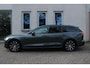 Volvo V60 T8 Plug-in hybrid AWD Plus Dark | Panoramadak | Trekhaak | Verwarmbare voorstoelen, achterbank en stuurwiel | 360 graden camera | Head-up display | Premium audio by Harman Kardon | Keyless