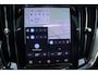 Volvo V60 T8 Plug-in hybrid AWD Plus Dark | Panoramadak | Trekhaak | Verwarmbare voorstoelen, achterbank en stuurwiel | 360 graden camera | Head-up display | Premium audio by Harman Kardon | Keyless