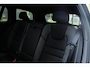Volvo V60 T8 Plug-in hybrid AWD Plus Dark | Panoramadak | Trekhaak | Verwarmbare voorstoelen, achterbank en stuurwiel | 360 graden camera | Head-up display | Premium audio by Harman Kardon | Keyless