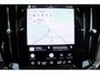 Volvo V60 T8 Plug-in hybrid AWD Plus Dark | Panoramadak | Trekhaak | Verwarmbare voorstoelen, achterbank en stuurwiel | 360 graden camera | Head-up display | Premium audio by Harman Kardon | Keyless