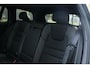 Volvo V60 T8 Plug-in hybrid AWD Plus Dark | Panoramadak | Trekhaak | Verwarmbare voorstoelen, achterbank en stuurwiel | 360 graden camera | Head-up display | Premium audio by Harman Kardon | Keyless