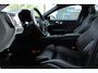 Volvo V60 T8 Plug-in hybrid AWD Plus Dark | Panoramadak | Trekhaak | Verwarmbare voorstoelen, achterbank en stuurwiel | 360 graden camera | Head-up display | Premium audio by Harman Kardon | Keyless