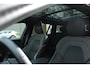 Volvo V60 T8 Plug-in hybrid AWD Plus Dark | Panoramadak | Trekhaak | Verwarmbare voorstoelen, achterbank en stuurwiel | 360 graden camera | Head-up display | Premium audio by Harman Kardon | Keyless