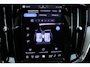 Volvo V60 T8 Plug-in hybrid AWD Plus Dark | Panoramadak | Trekhaak | Verwarmbare voorstoelen, achterbank en stuurwiel | 360 graden camera | Head-up display | Premium audio by Harman Kardon | Keyless