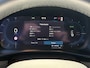 Volvo XC40 Single Motor Extended Range Plus 82 kWh Automaat, Stuur- en Stoel verwarming Elektrische stoelen met geheugen, Zwart dak, Stoelverlenging beide voorstoelen, Sage greenmetallic