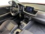 Kia Stonic 1.0 T-GDi MHEV DynamicLine | Apple Carplay / Android Auto | Lichtsensor | Airconditioning | Parkeersensoren + Camera Achter | 15'Lichtmetalen Velgen