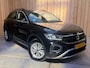 Volkswagen T-Roc 1.0 TSI Life Business Achteruitrijcamera | Apple CarPlay/Android Auto | Adaptieve cruise control | Climate control | DAB ontvangst | Digitale cockpit | LED koplampen | Voorstoelen verwarmd | Parkeersensoren voor en achter