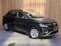 Volkswagen T-Roc 1.0 TSI Life Business Achteruitrijcamera | Apple CarPlay/Android Auto | Adaptieve cruise control | Climate control | DAB ontvangst | Digitale cockpit | LED koplampen | Voorstoelen verwarmd | Parkeersensoren voor en achter