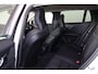 Volvo V60 B3 Momentum Advantage - Parkeercamera achter - Parkeersensoren voor & achter - Styling Pack - R-Design Grille - Cruise control - Inklapbare trekhaak - 19' LMV