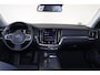 Volvo V60 B3 Momentum Advantage - Parkeercamera achter - Parkeersensoren voor & achter - Styling Pack - R-Design Grille - Cruise control - Inklapbare trekhaak - 19' LMV