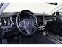 Volvo V60 B3 Momentum Advantage - Parkeercamera achter - Parkeersensoren voor & achter - Styling Pack - R-Design Grille - Cruise control - Inklapbare trekhaak - 19' LMV
