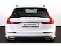 Volvo V60 B3 Momentum Advantage - Parkeercamera achter - Parkeersensoren voor & achter - Styling Pack - R-Design Grille - Cruise control - Inklapbare trekhaak - 19' LMV
