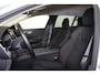 Volvo V60 B3 Momentum Advantage - Parkeercamera achter - Parkeersensoren voor & achter - Styling Pack - R-Design Grille - Cruise control - Inklapbare trekhaak - 19' LMV