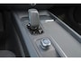 Volvo V60 B3 Momentum Advantage - Parkeercamera achter - Parkeersensoren voor & achter - Styling Pack - R-Design Grille - Cruise control - Inklapbare trekhaak - 19' LMV