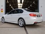 BMW 3-Serie 318i M Sport *Schuif/Kantel | Alcantara | LED | Groot scherm | Cruise | Keyless | Navi | Clima | 18" LM | Parkeersensoren | Bluetooth*