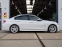 BMW 3-Serie 318i M Sport *Schuif/Kantel | Alcantara | LED | Groot scherm | Cruise | Keyless | Navi | Clima | 18" LM | Parkeersensoren | Bluetooth*