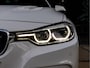 BMW 3-Serie 318i M Sport *Schuif/Kantel | Alcantara | LED | Groot scherm | Cruise | Keyless | Navi | Clima | 18" LM | Parkeersensoren | Bluetooth*