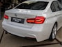 BMW 3-Serie 318i M Sport *Schuif/Kantel | Alcantara | LED | Groot scherm | Cruise | Keyless | Navi | Clima | 18" LM | Parkeersensoren | Bluetooth*