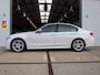 BMW 3-Serie 318i M Sport *Schuif/Kantel | Alcantara | LED | Groot scherm | Cruise | Keyless | Navi | Clima | 18" LM | Parkeersensoren | Bluetooth*