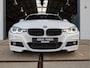 BMW 3-Serie 318i M Sport *Schuif/Kantel | Alcantara | LED | Groot scherm | Cruise | Keyless | Navi | Clima | 18" LM | Parkeersensoren | Bluetooth*