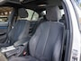BMW 3-Serie 318i M Sport *Schuif/Kantel | Alcantara | LED | Groot scherm | Cruise | Keyless | Navi | Clima | 18" LM | Parkeersensoren | Bluetooth*