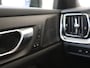 Volvo V60 T8 AWD Plus Dark | Trekhaak | Panoramadak | HUD | 360° Camera |