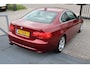BMW 3-Serie Coupé 320i Corporate Lease Business NL Auto/Stoelverwarming/Navigatie/Cruise control/Climate control/Parkeersensoren/Bluetooth/Led/Licht metalen velgen