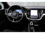 Volvo V60 2.0 T8 Plug-in Hybrid AWD Plus Dark | PHEV Long Range | Trekhaak | Sportstoelen | Panoramadak | Harman Kardon Audio | Head-up Display | 360 Graden Camera | Stoelverwarming voor en achter | Keyless Entry | Elektrische Achterklep | Elektrisch Verstelbare Voorstoelen | Cruise Control Adaptief | BLIS | Google Navigatie | Apple Carplay | Android Auto
