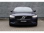 Volvo V60 2.0 T8 Plug-in Hybrid AWD Plus Dark | PHEV Long Range | Trekhaak | Sportstoelen | Panoramadak | Harman Kardon Audio | Head-up Display | 360 Graden Camera | Stoelverwarming voor en achter | Keyless Entry | Elektrische Achterklep | Elektrisch Verstelbare Voorstoelen | Cruise Control Adaptief | BLIS | Google Navigatie | Apple Carplay | Android Auto