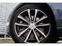 Volvo V60 2.0 T8 Plug-in Hybrid AWD Plus Dark | PHEV Long Range | Trekhaak | Sportstoelen | Panoramadak | Harman Kardon Audio | Head-up Display | 360 Graden Camera | Stoelverwarming voor en achter | Keyless Entry | Elektrische Achterklep | Elektrisch Verstelbare Voorstoelen | Cruise Control Adaptief | BLIS | Google Navigatie | Apple Carplay | Android Auto