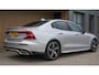 Volvo S60 2.0 163pk B3 R-Design & Style-Pack Pano.Dak *Black Style* Leder ACC Virtual Cockpit BLIS 19inch LM Stoel/Stuurwiel V.W. *NL auto* Unieke staat!